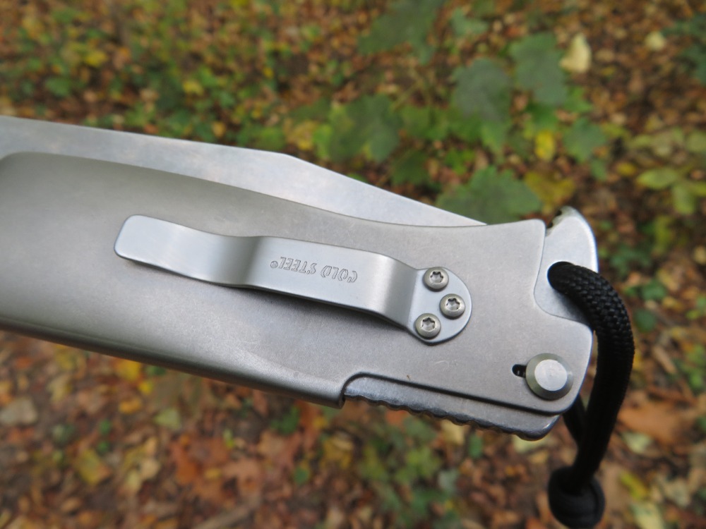 Cold Steel umožňuje u svých nožů dvojí umístění klipu.